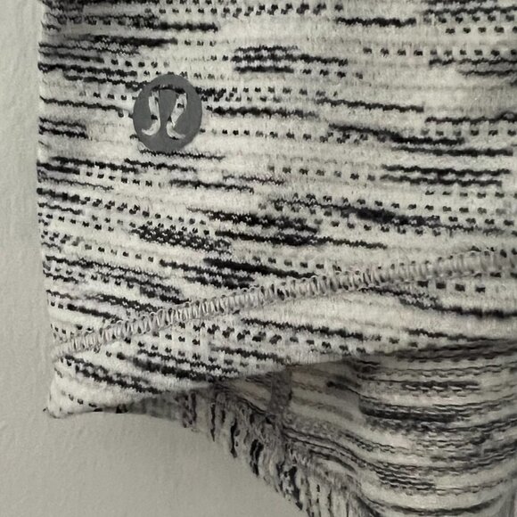 Lululemon Run Muscle Tank Black White 4 NWOT - Picture 8 of 8